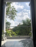 Habitación básica doble, patio, en la zona del patio | Terraza o patio