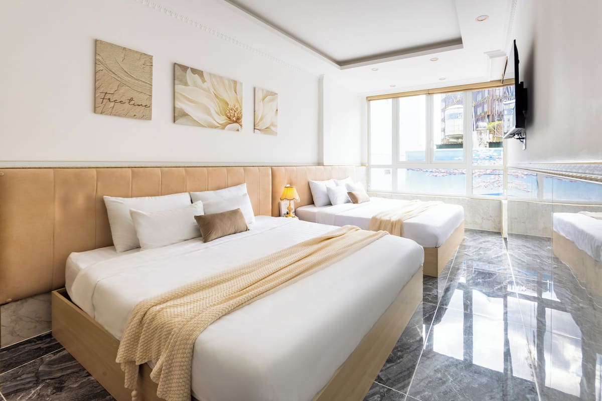 Phòng 2 giường đơn Premier, 2 giường cỡ queen, phòng tắm riêng, quang cảnh thành phố | Bàn, khu vực làm việc phù hợp cho laptop, phòng cách âm 