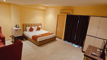 Deluxe Suite, Balcony, City View | 1 bedroom, desk, laptop workspace, blackout curtains