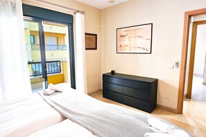 2 chambres, fer et planche à repasser, lit parapluie, Wi-Fi