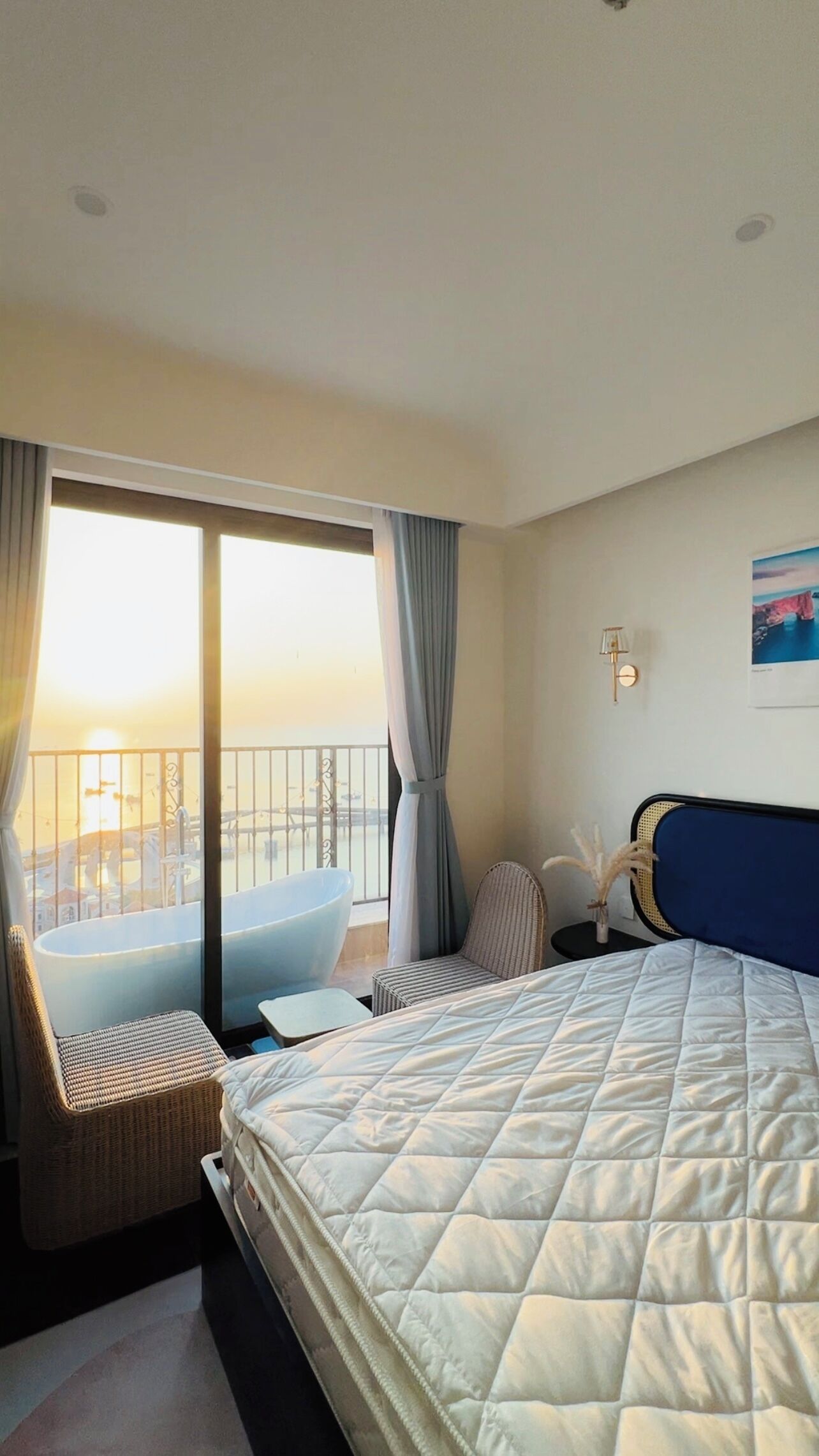 Deluxe Studio, Beach View | Laptop workspace, free WiFi