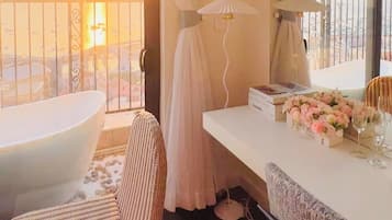Deluxe Studio, Beach View | Laptop workspace, free WiFi