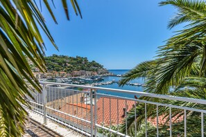 Property grounds - Villa le tre palme 8 beds in the center of Porto Azzurro (Porto Azzurro)