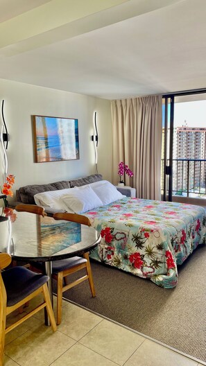 1 室のベッドルーム、デスク、アイロン / アイロン台、WiFi (無料)