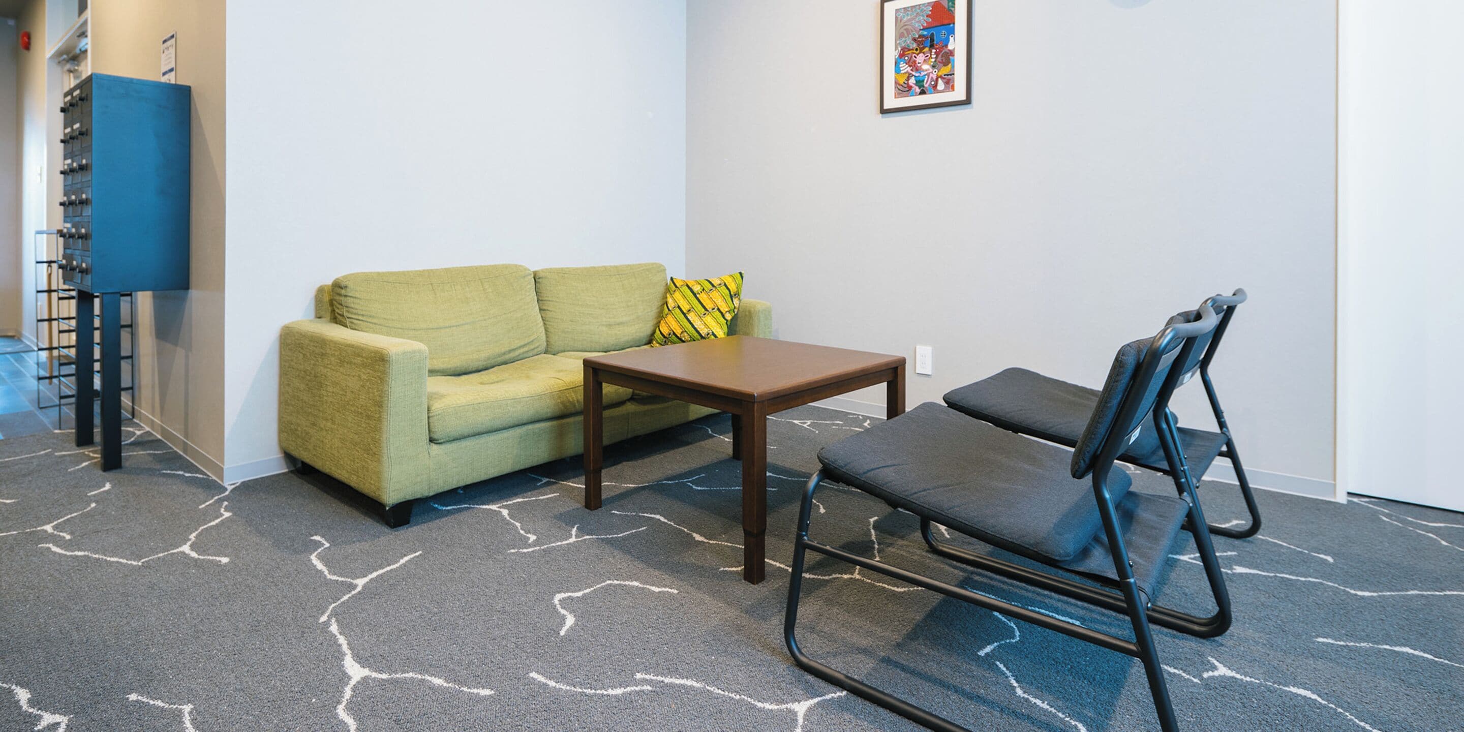 Blackout drapes, free WiFi, bed sheets