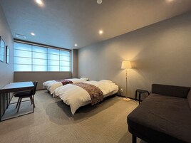 Cortinas blackout, wifi gratis y ropa de cama 