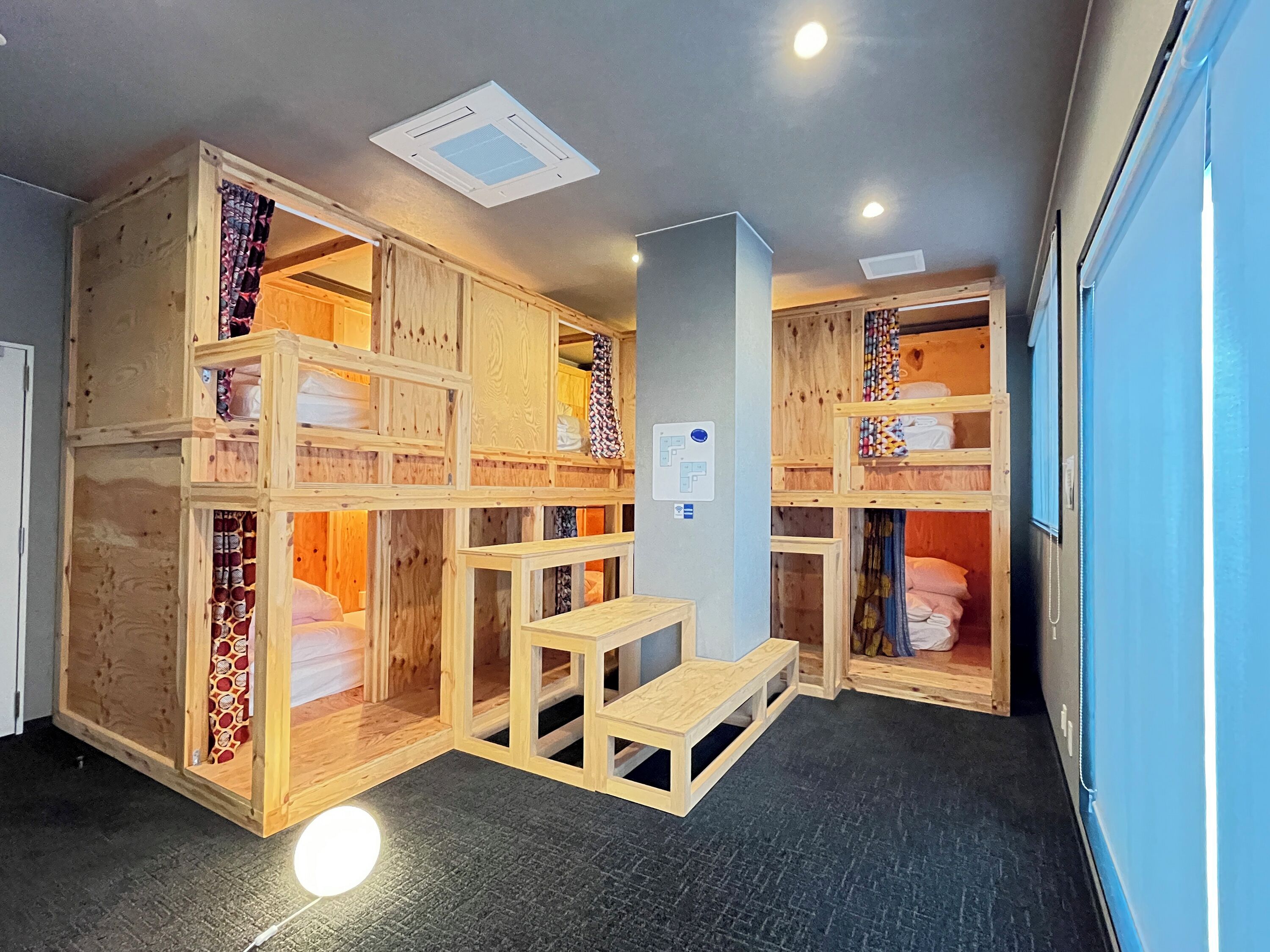 Rideaux d’obscurcissement, accès au Wi-Fi (inclus), literie fournie