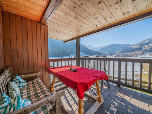 Urige Gemütlichkeit in den Bergen mit Terrasse