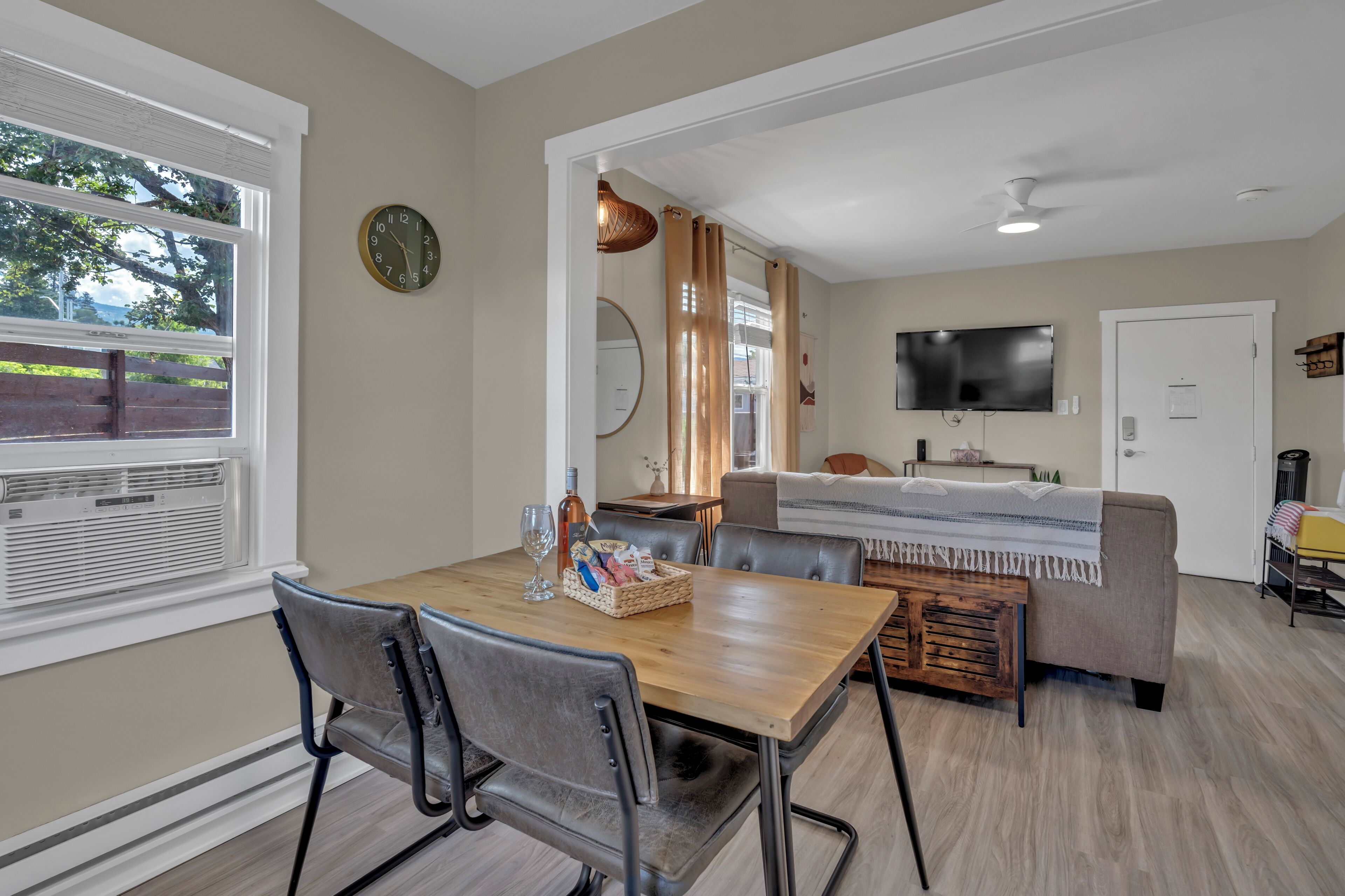 Desert Shores: 103 (Dog Friendly) Minutes From Okanagan Lake - 彭蒂克頓