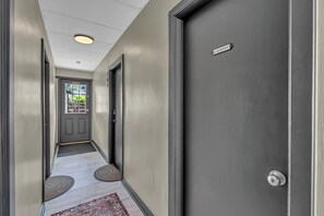 Interior - Desert Shores: 103 (Dog Friendly) Minutes from Okanagan Lake (Penticton)