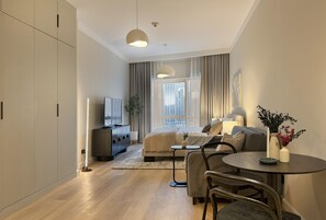 Smart TV - Signature Studio JLT - Dubai (Dubai)