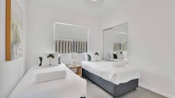 4 bedrooms, desk, iron/ironing board, WiFi