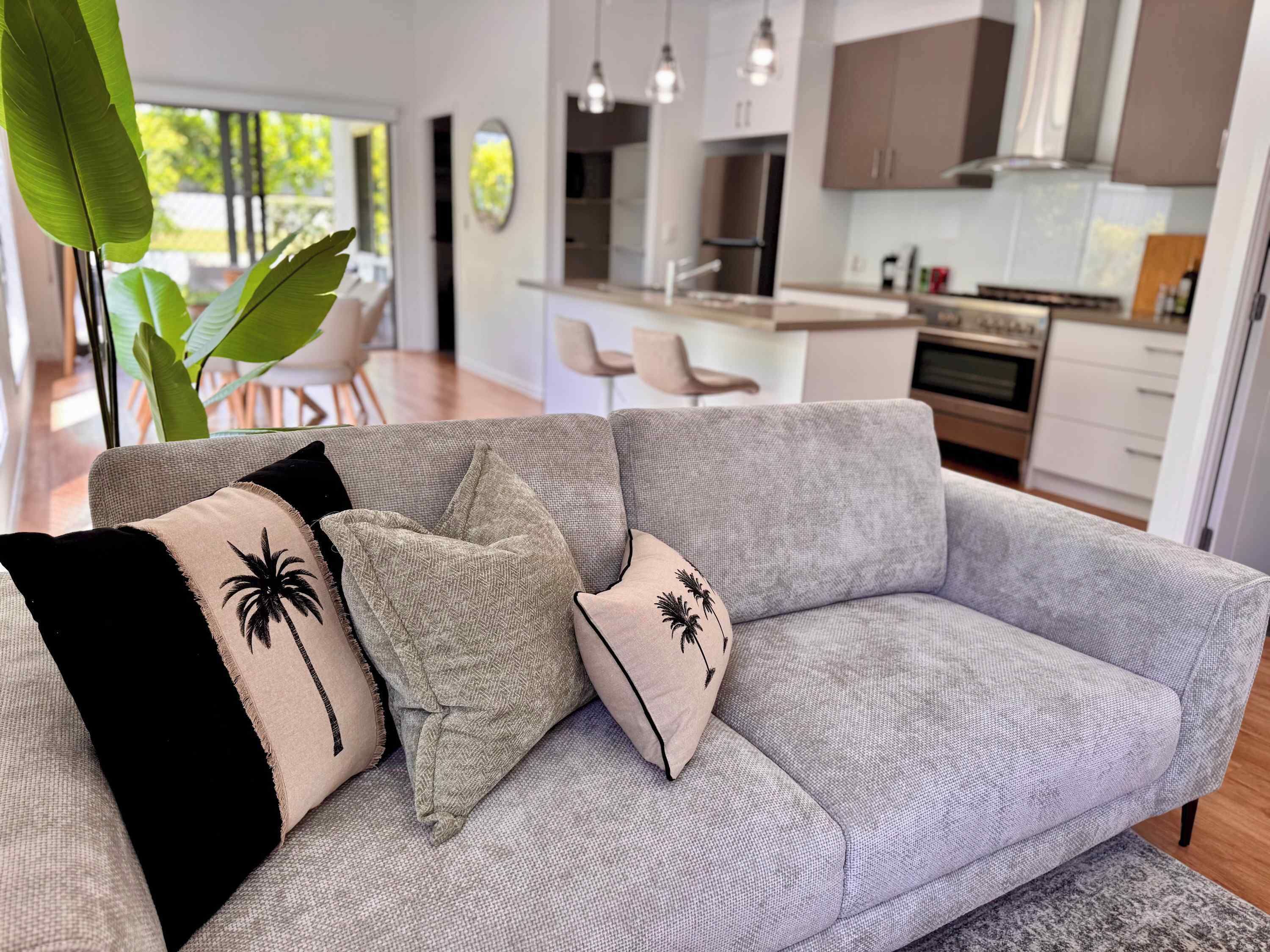 Televisión y oficina 