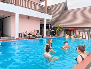 Poolbar