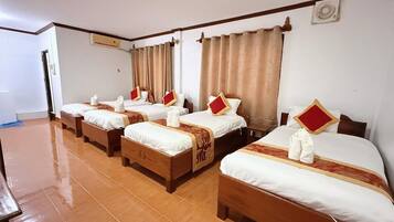 Basic Quadruple Room, Non Smoking, Private Bathroom