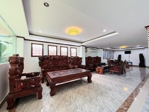 Reception - Vangvieng Sisavang Hotel (Vang Vieng)