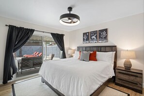 3 bedrooms, iron/ironing board, free WiFi, bed sheets - The Palm House Tempe! (Tempe)