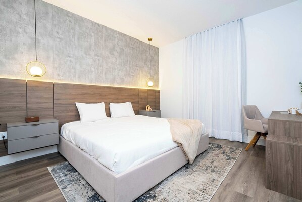 4 Schlafzimmer, Schreibtisch, Bügeleisen/Bügelbrett, Reisekinderbett