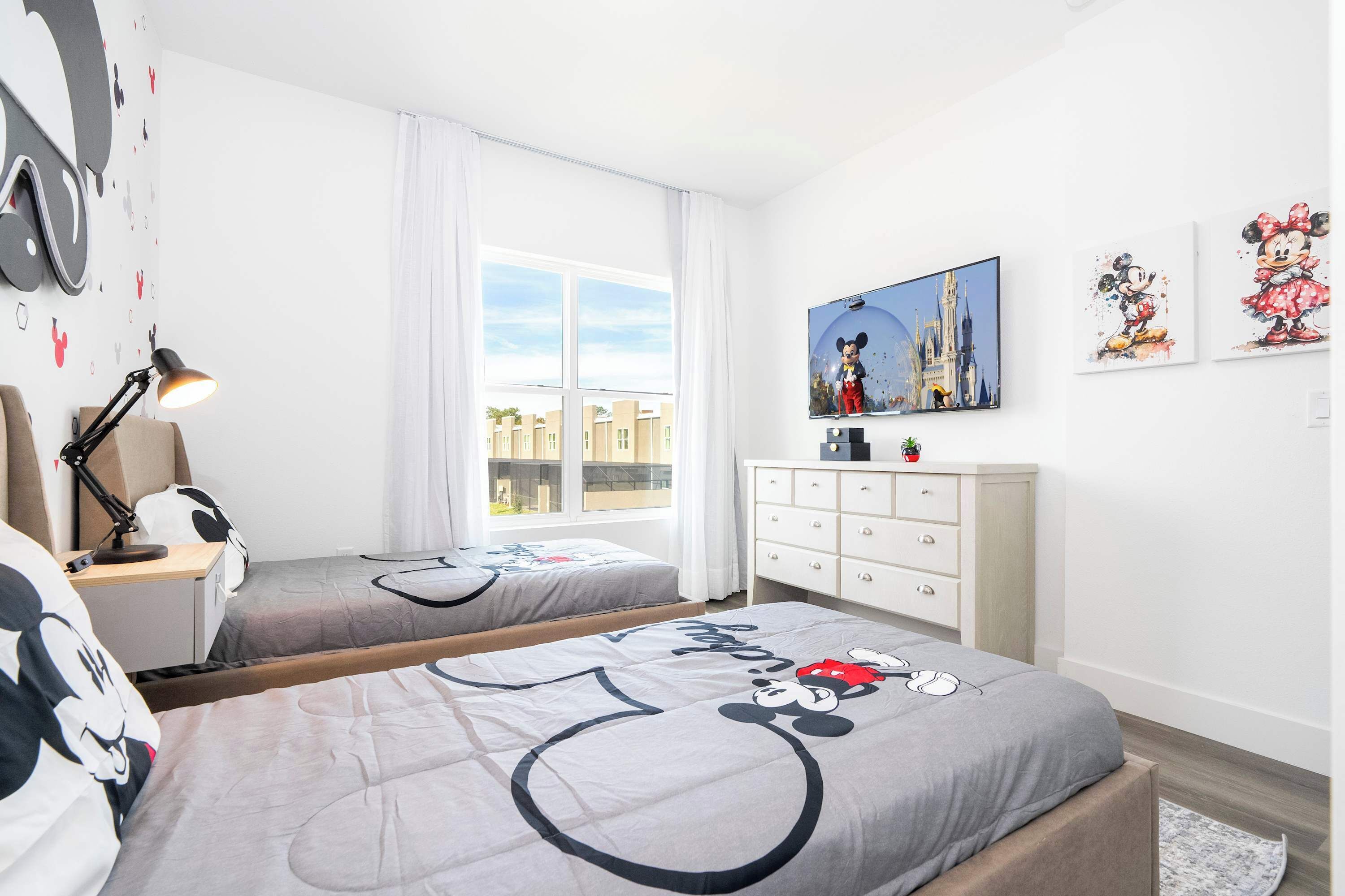 4 bedrooms, desk, iron/ironing board, travel crib