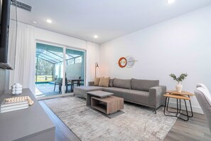 TV, offices - Modern Disney Retreat, 4BR & Private Pool (Kissimmee)