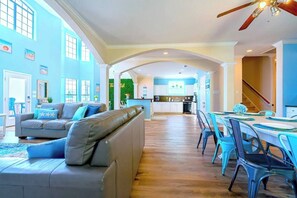 TV - Starfish Beachfront Swim-Up with HOT TUB (Surfside Beach)