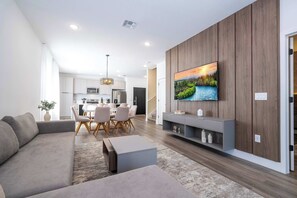 TV, offices - Cozy & Stylish Home with Themed Decor (Kissimmee)