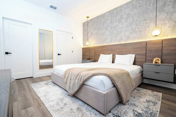 4 bedrooms, desk, iron/ironing board, travel crib