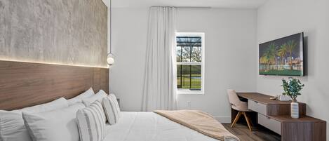 5 chambres, bureau, fer et planche à repasser, lit parapluie