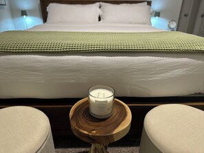 3 slaapkamers, een bureau, een strijkplank/strijkijzer, reisbedje