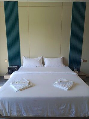 Basic Single Room, Balcony, Garden View | In-room safe, soundproofing, free WiFi - Sunny Beach Resort  (Koh Rong)