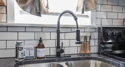 Lively Bungalow Retreat Near Belle Isle, RVA!