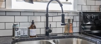 Lively Bungalow Retreat Near Belle Isle, RVA!