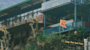 A multi-story building with a sign reading "Ganga View Guest House". - Shri Ganga View Guest House (Rishikesh)