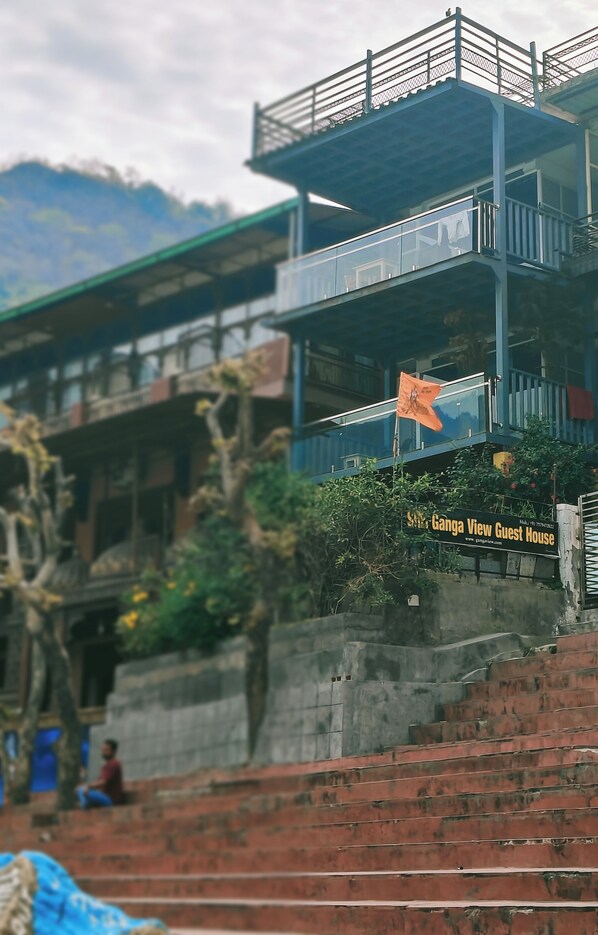 Front of property - Shri Ganga View Guest House (Rishikesh)
