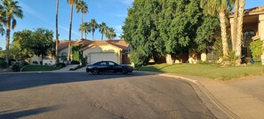Property grounds - Charming 3-bedroom house with pool , WiFi, AC in fantastic Gilbert (Gilbert)