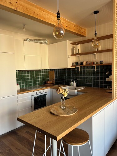 Quiet design cocoon a stone's throw from the heart of the city