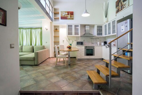 VALAS HOUSE-GARDEN FLAT