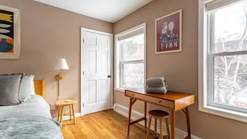 3 bedrooms, desk, iron/ironing board, travel crib