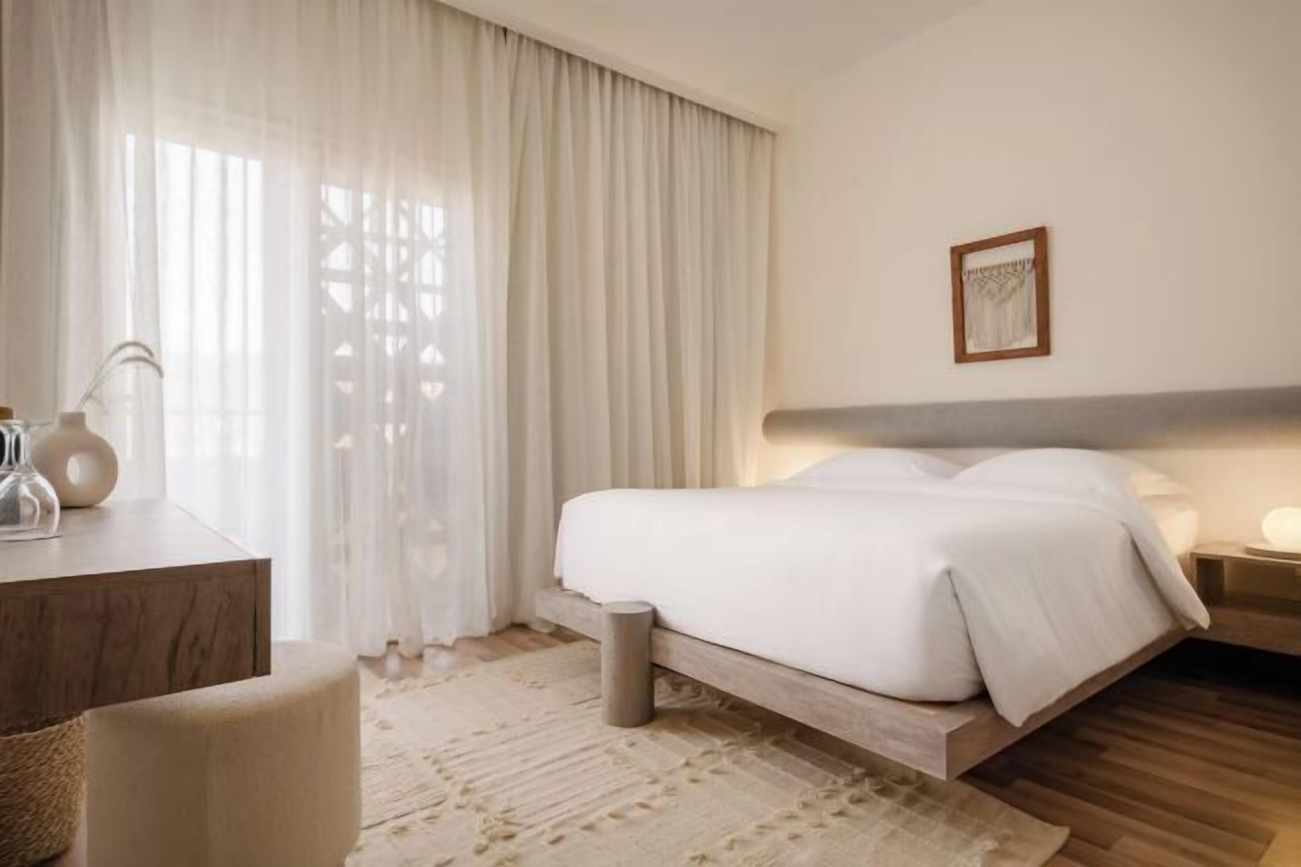 Hypo-allergenic bedding, down duvets, minibar, in-room safe