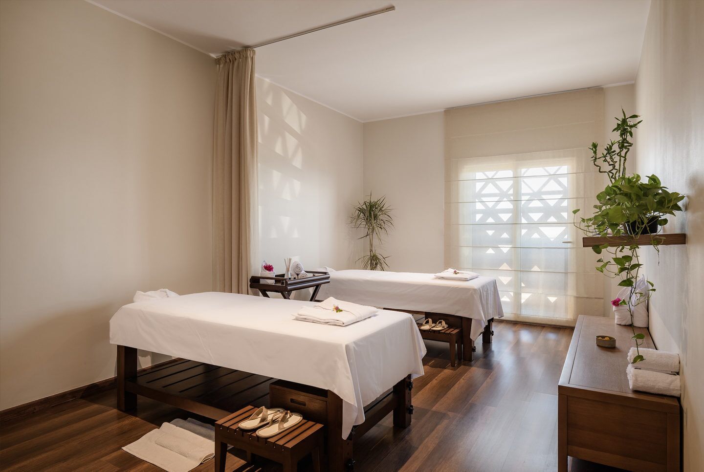 Hypo-allergenic bedding, down duvets, minibar, in-room safe