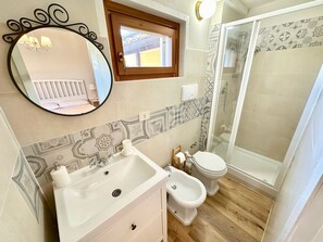 Kamer, 1 slaapkamer, uitzicht op tuin | Badkamer