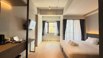 Junior Room, 1 Queen Bed, Non Smoking, City View | In-room safe, desk, laptop workspace, soundproofing