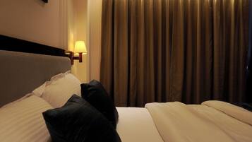 Deluxe Double Room, 1 Queen Bed, Smoking, City View | Free WiFi