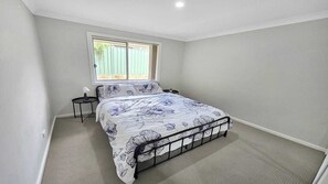 3 bedrooms, iron/ironing board, bed sheets