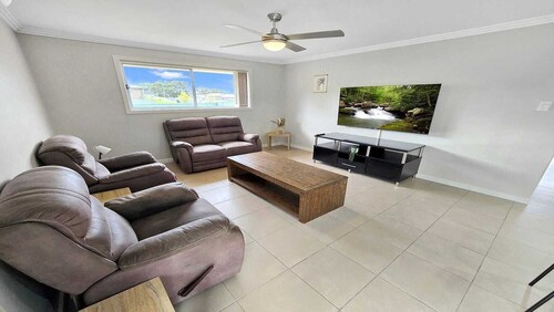 Cosy three bedroom home, two bathrooms and BBQ area!