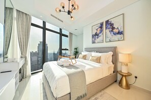 2 bedrooms, desk, iron/ironing board, WiFi