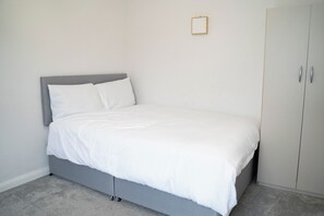 4 bedrooms, iron/ironing board, WiFi, bed sheets - Spacious 4-bedroom house in Rochester with WiFi (Rochester)