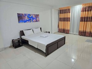 1 bedroom, iron/ironing board, internet, bed sheets - Kandy City View MPM Guest Room - 3B3 (Kandy)
