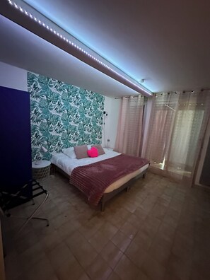 2 soverom, strykejern/-brett, reiseseng for barn og wi-fi (inkludert)