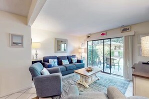 TV connectée, lecteur de DVD, livres, vidéothèque